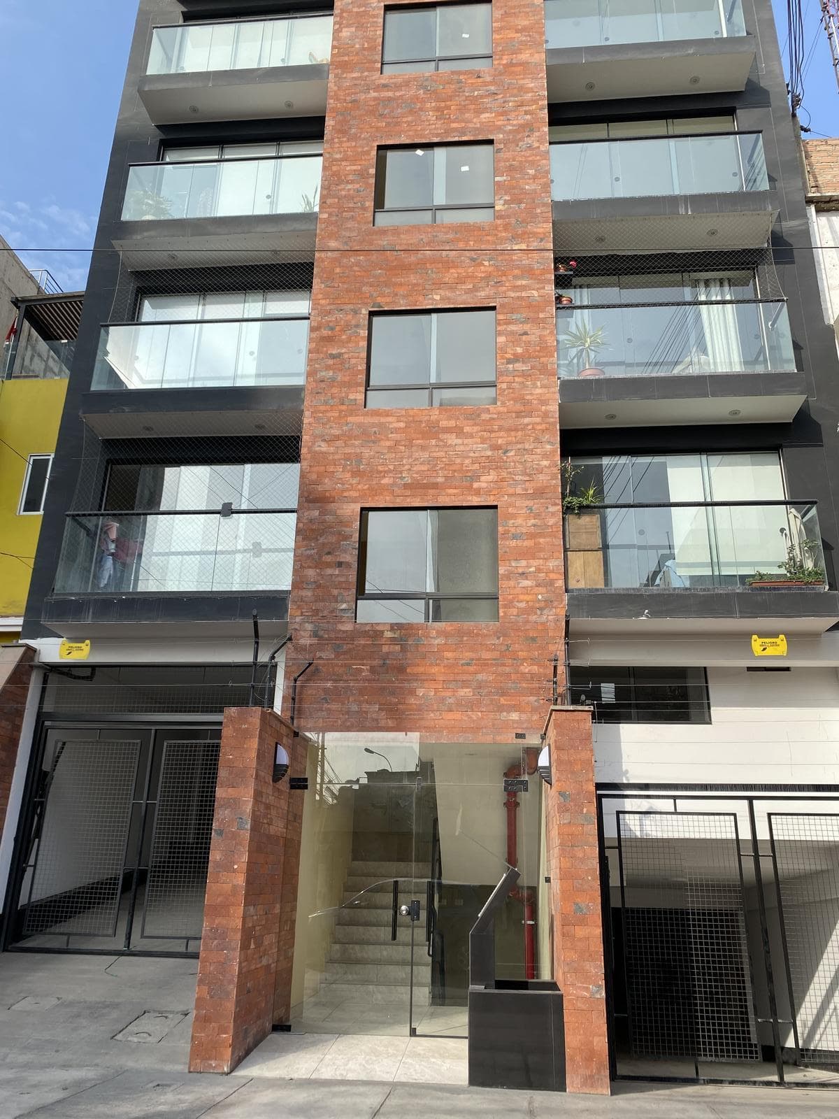 Vendo Departamentos en La Calera de la Merced, Surquillo - 1