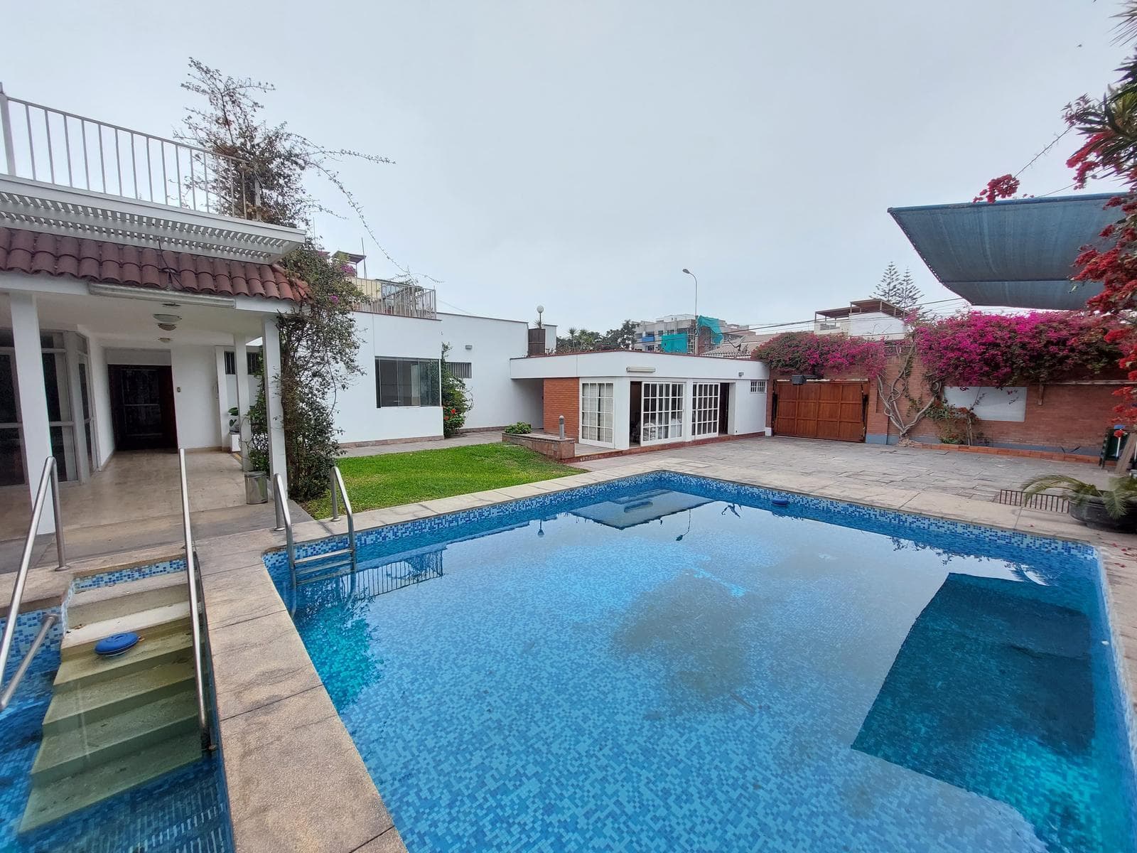 Venta Casa con piscina en San Borja, Monterrico Norte - 1