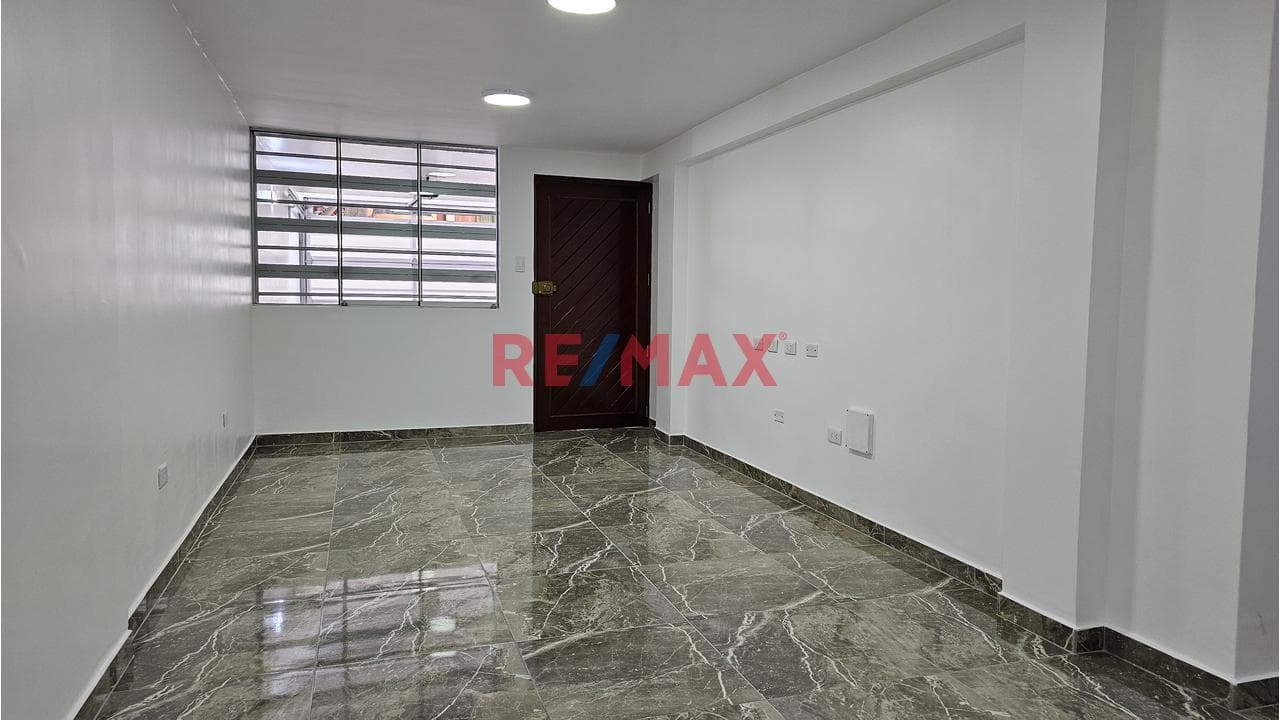 Vendo Departameto En Primer Piso En Surco - 2