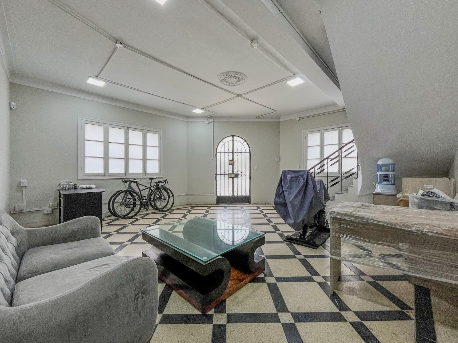 Se vende amplia casa en esquina para proyecto inmobiliario - 1