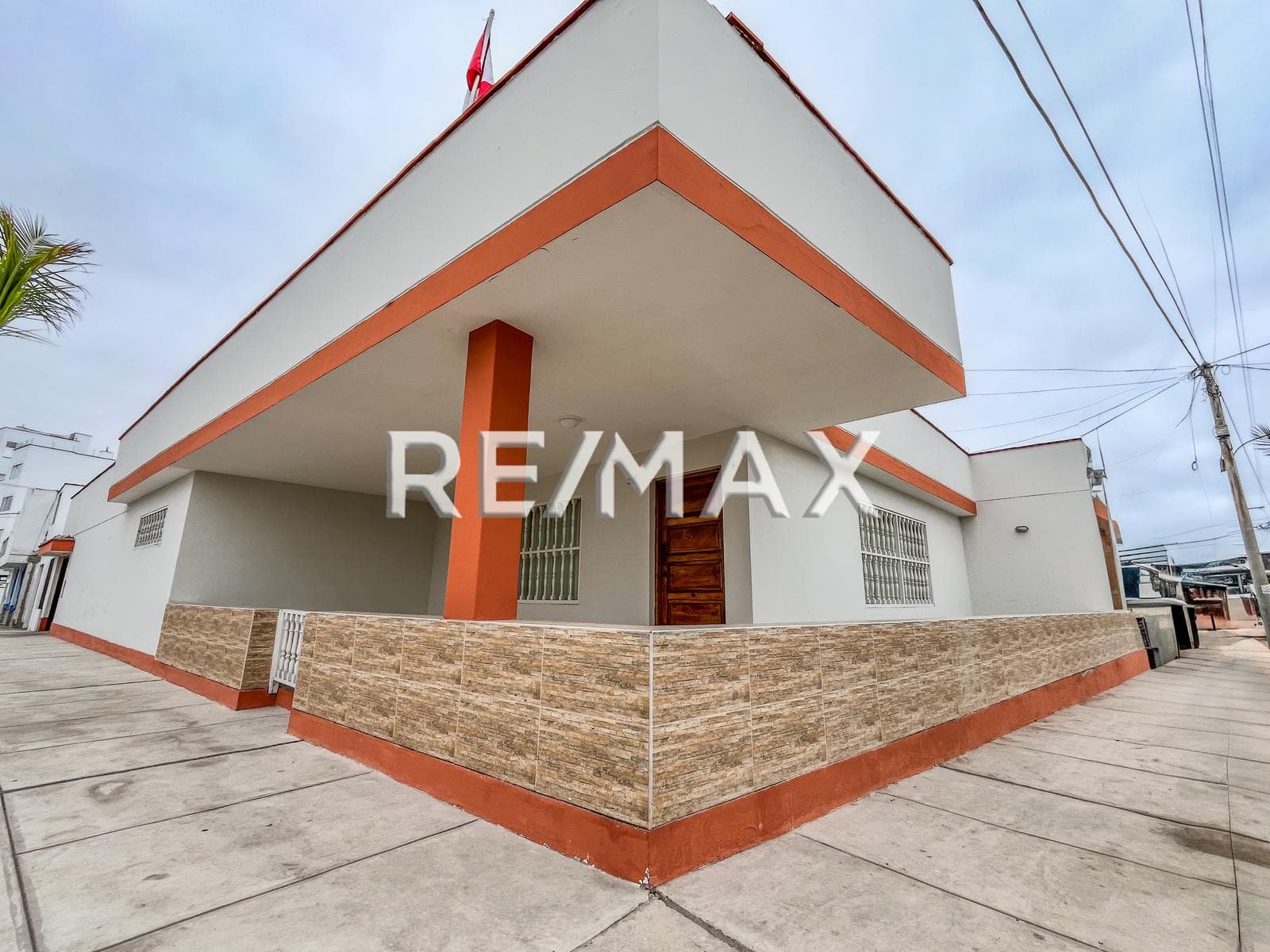 CASA COMO TERRENO EN VENTA - 1