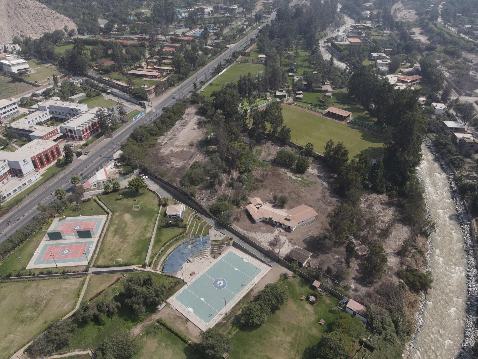 FRENTE AL COLEGIO BEATA IMELDA, CLUB EL BOSQUE Y AL LADO DE CETEMIN Y EL BOSQUE en CARRETERA CENTRAL - 2