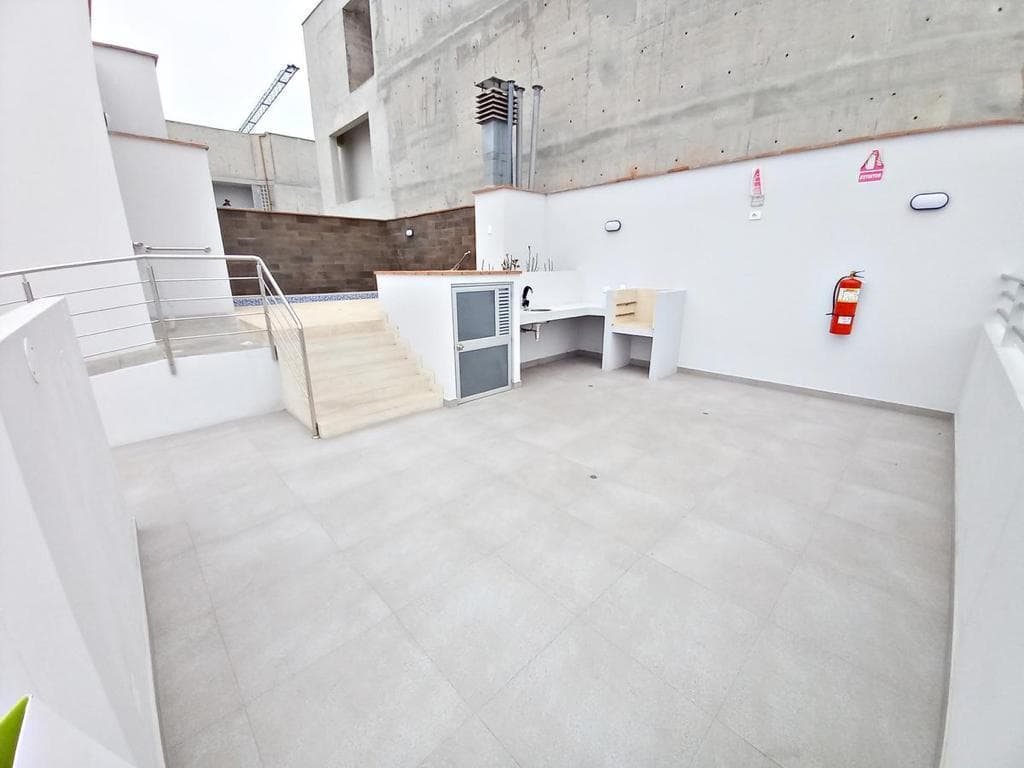 Vendo Lindo Departamento Frente a Mar en Avenida Costanera cuadra 10, Piso 4, San Miguel - 2