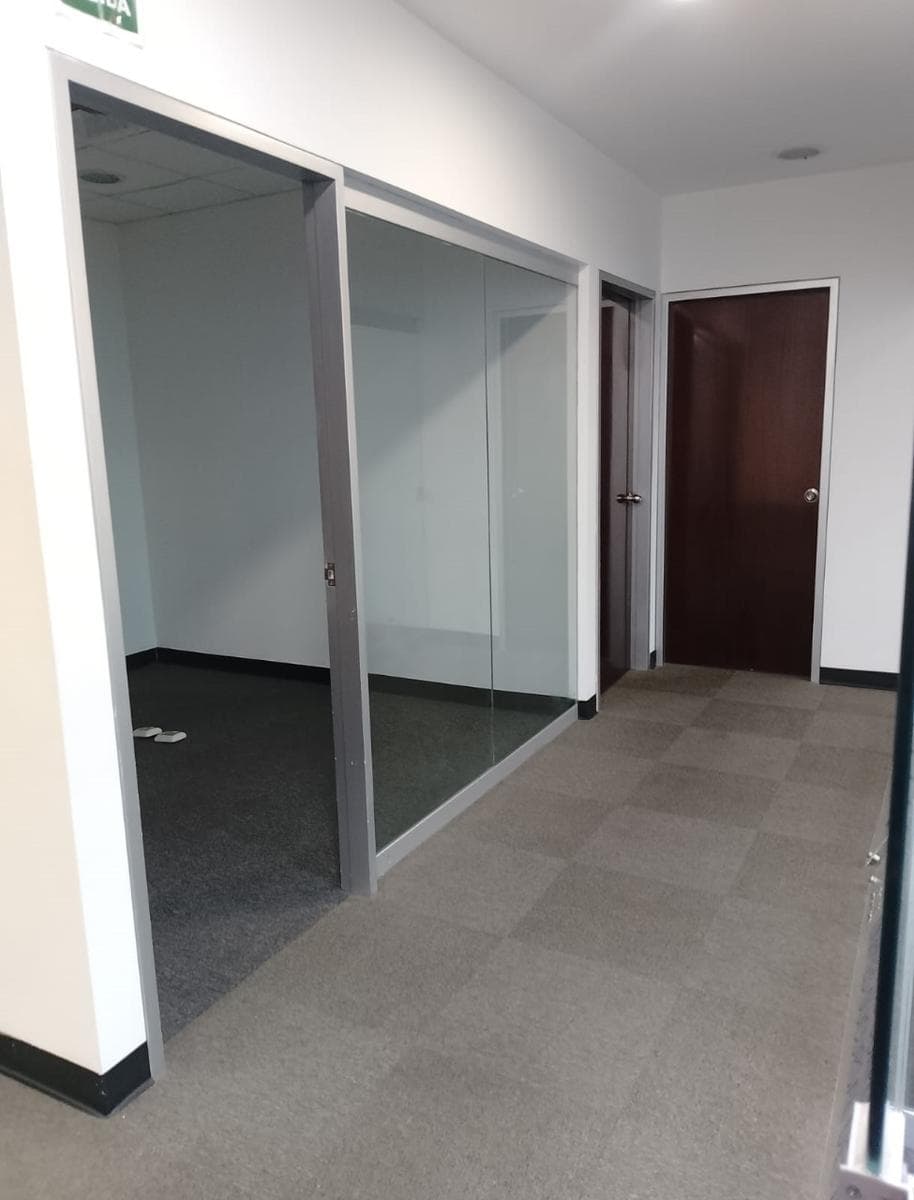Oficina implementada en Alquiler - Ubicado en el Centro Empresarial de San Isidro - 2