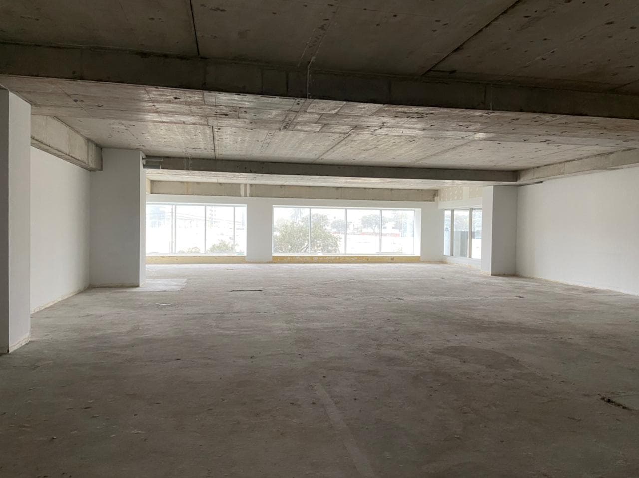 Oficina en Gris en Alquiler - Ubicado en la mejor zona del Centro Empresarial de San Isidro - 2