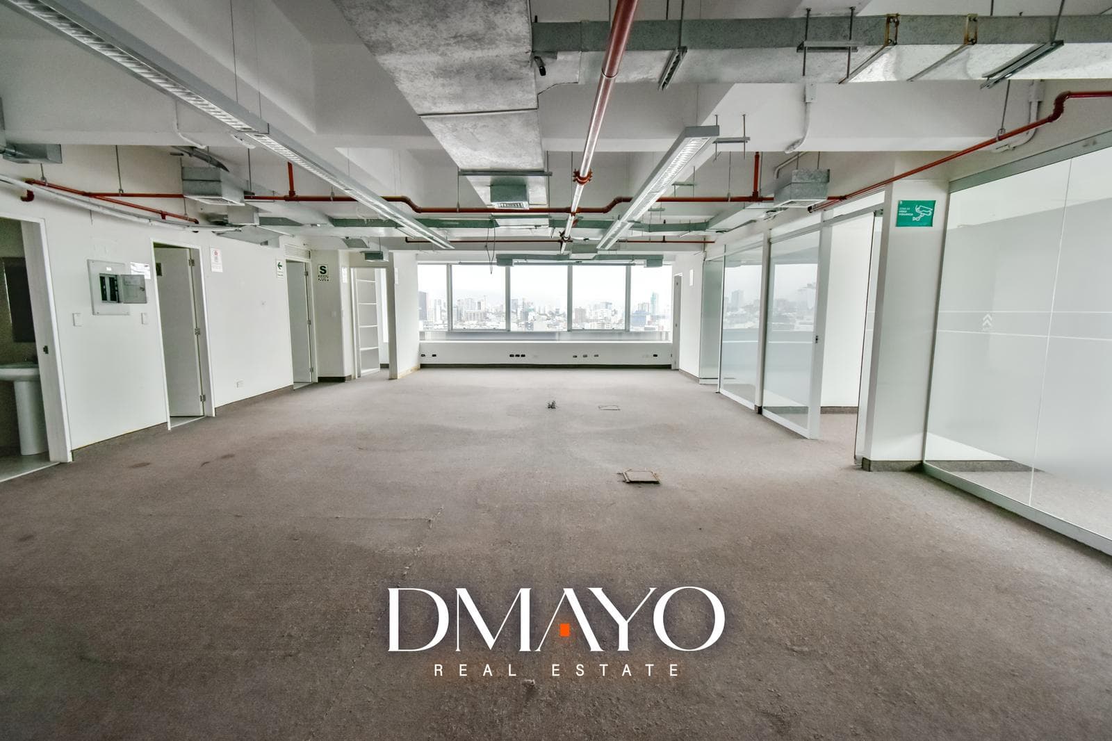 Oficina implementada en Alquiler - Ubicado en la mejor zona del Centro Empresarial de San Isidro - 1