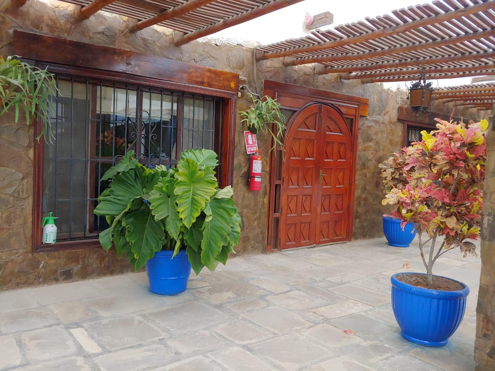 Gran oportunidad de inversión de hermosa casa-hotel en Chilca! - 1