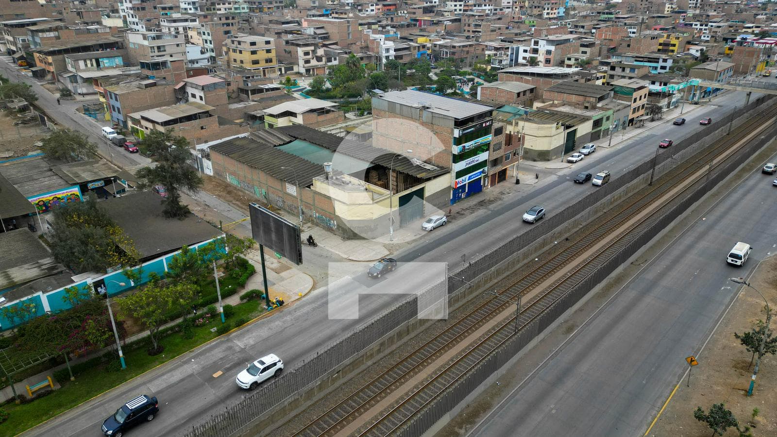 Terreno Comercial en Esquina con 3 Frentes en VMT – Ideal para Negocio de Alto Flujo - 2