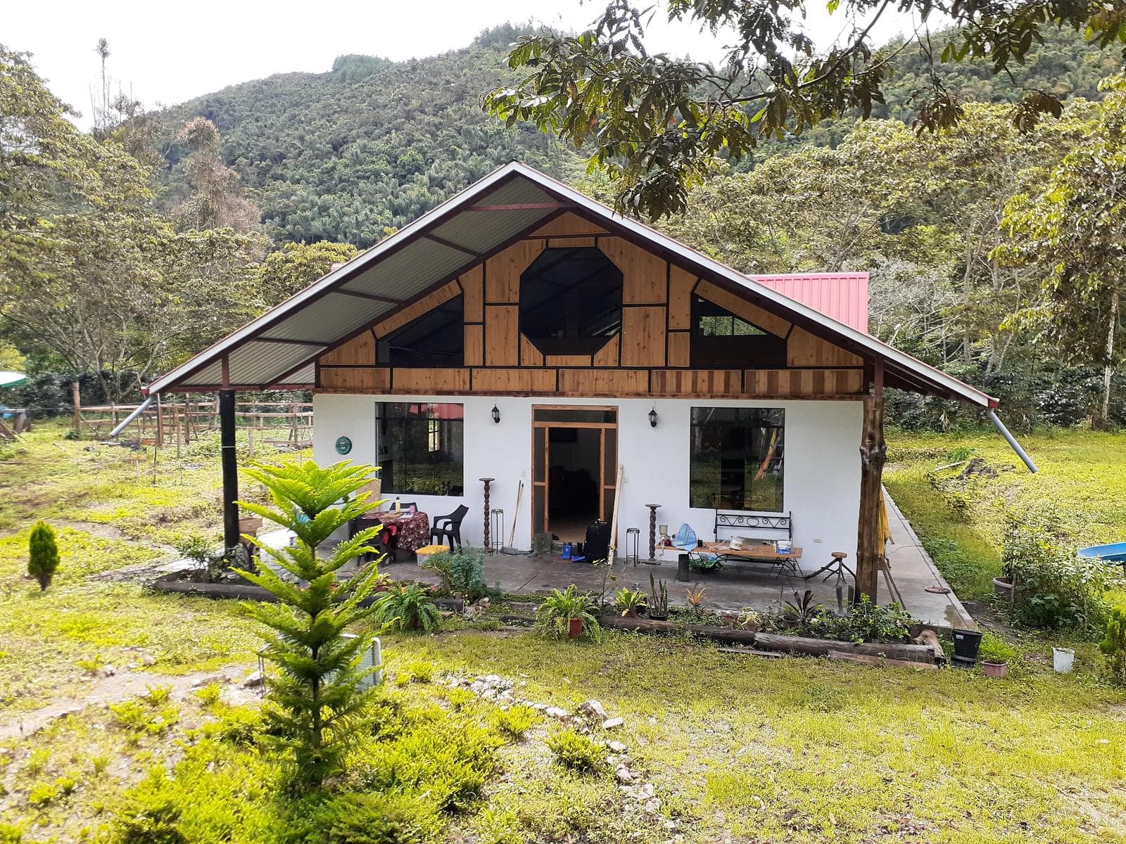 Gran Oportunidad De Inversión Turística En Oxapampa Casa Principal Y 3 Cabañas En 1 Hectárea - 1