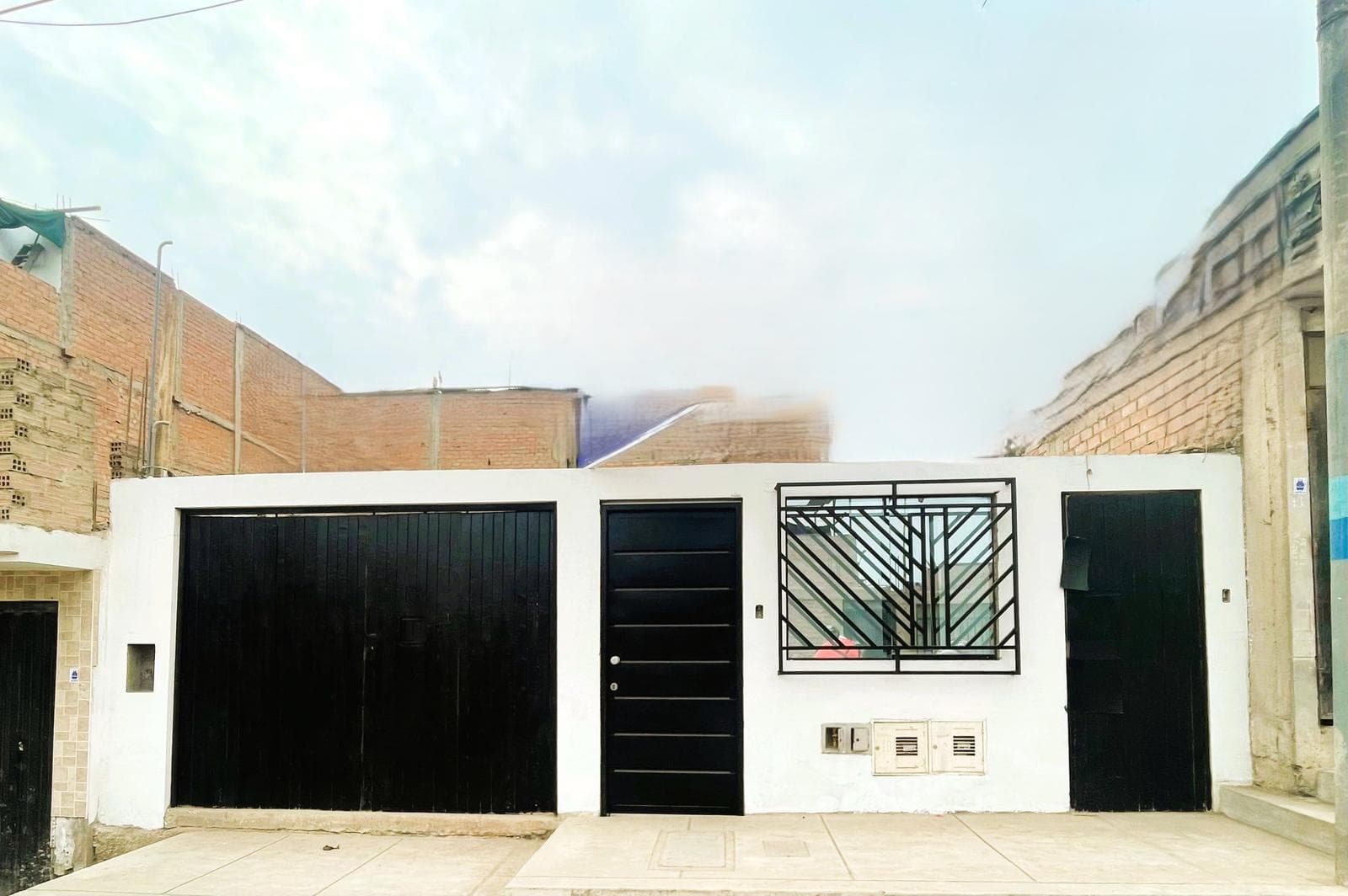 Terreno Con Casa Rústica En Venta En Ventanilla: Tu Proyecto, Tu Estilo - 1