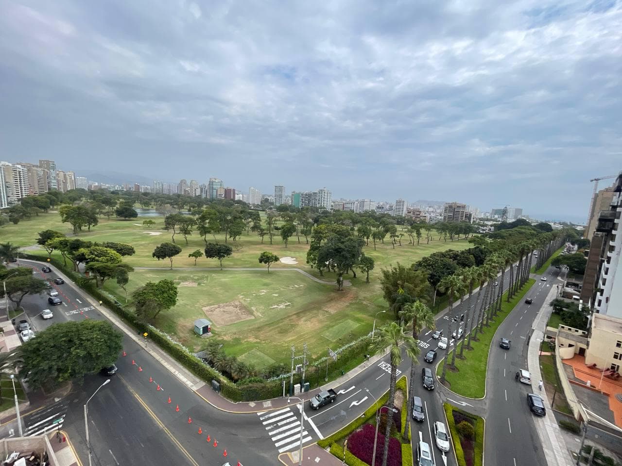 Moderno Dúplex con vista al Golf de San Isidro - ¡Venta incluye 3 estacionamientos! - 2