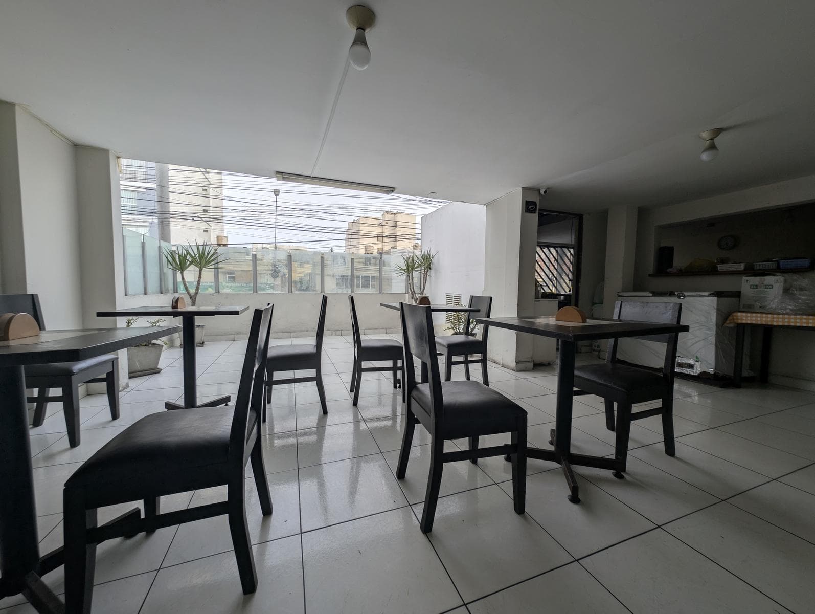 Edificio Comercial de 3 Pisos en Av. Rafael Escardó - 2