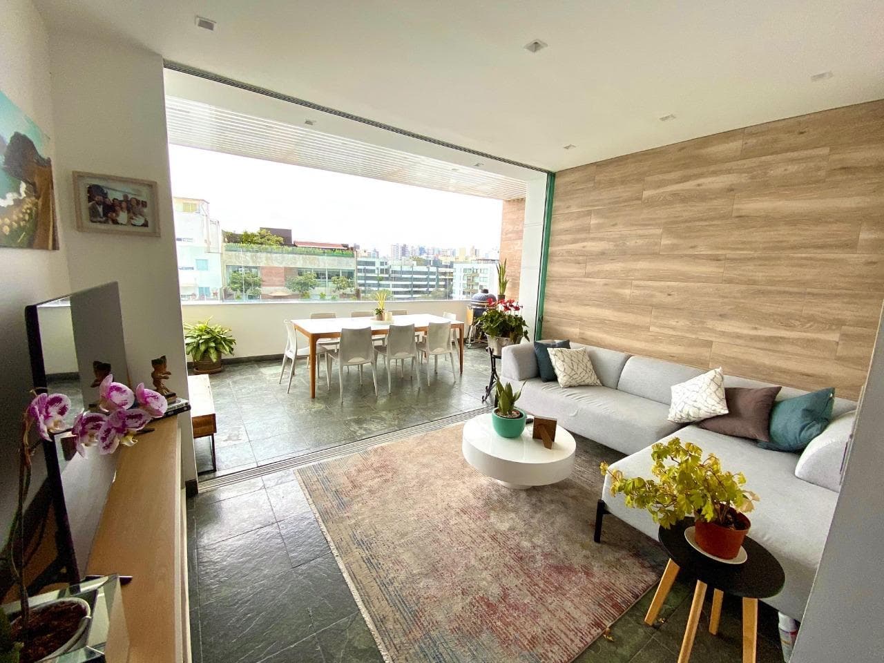 VENTA DE DEPARTAMENTO EN MIRAFLORES LIMITE CON SAN ISIDRO - 1