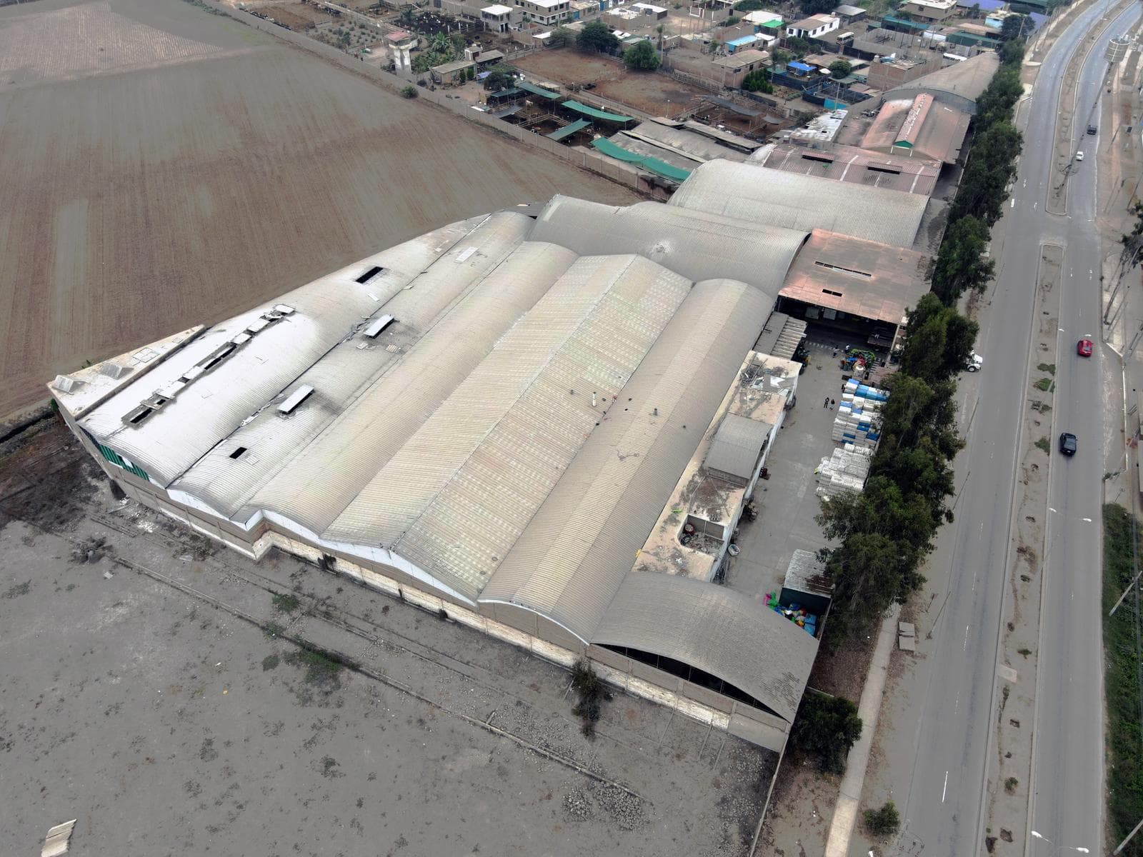 (137 m de Frente a Av. Manuel Valle) EX-FABRICA TEXTIL en alquiler - 1