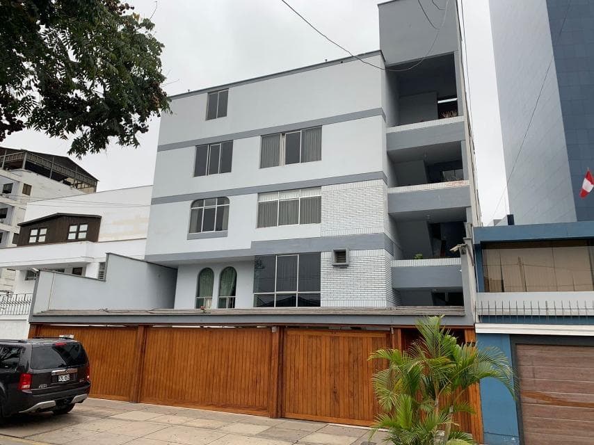 VENTA DE EDIFICIO COMERCIAL - 1