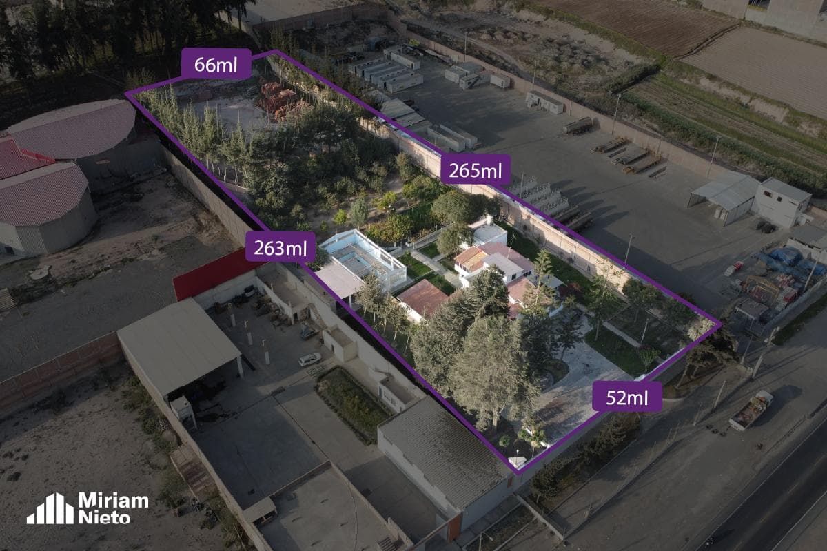 En Venta Casa como Terreno en Uchumayo - 1