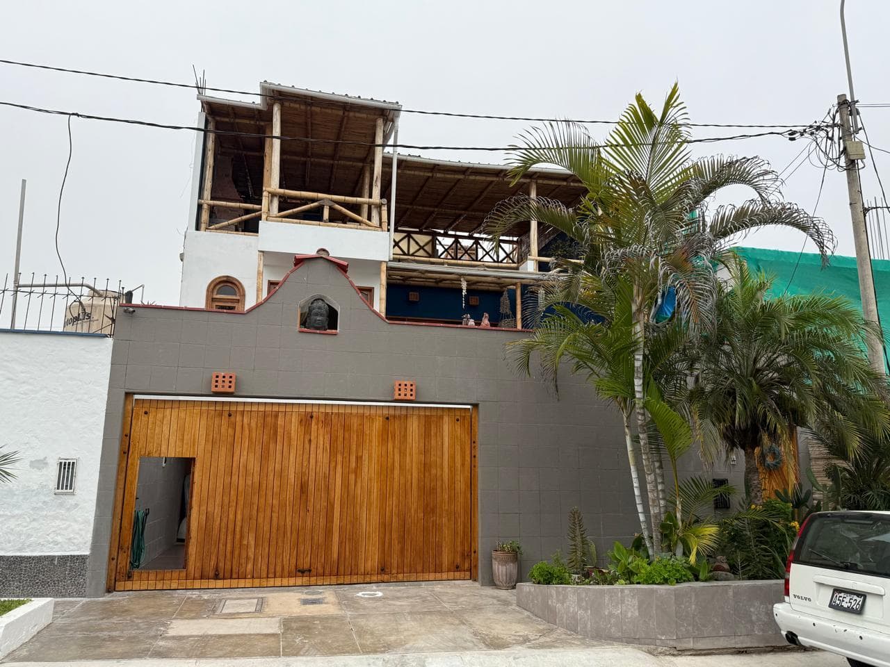 SE VENDE CASA EN PUNTA HERMOSA - 1