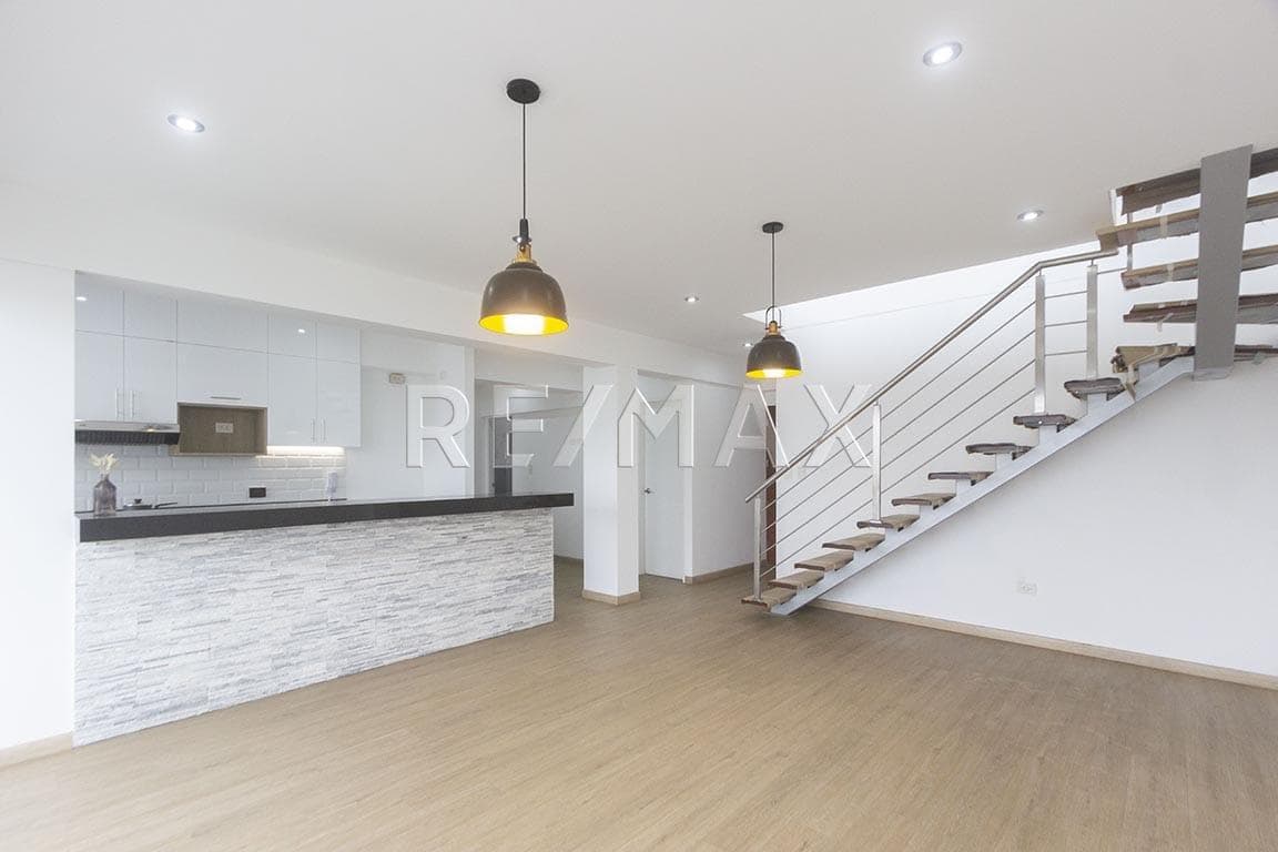 Impecable Duplex En Miraflores!! Con Acabados De Primera Y Terraza Privada - 1