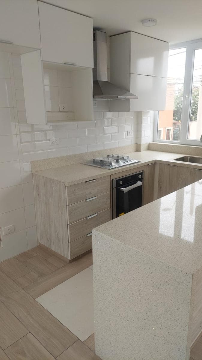 VENTA DE MODERNO DEPARTAMENTO EN EL 2DO PISO -CHORRILLOS - 1