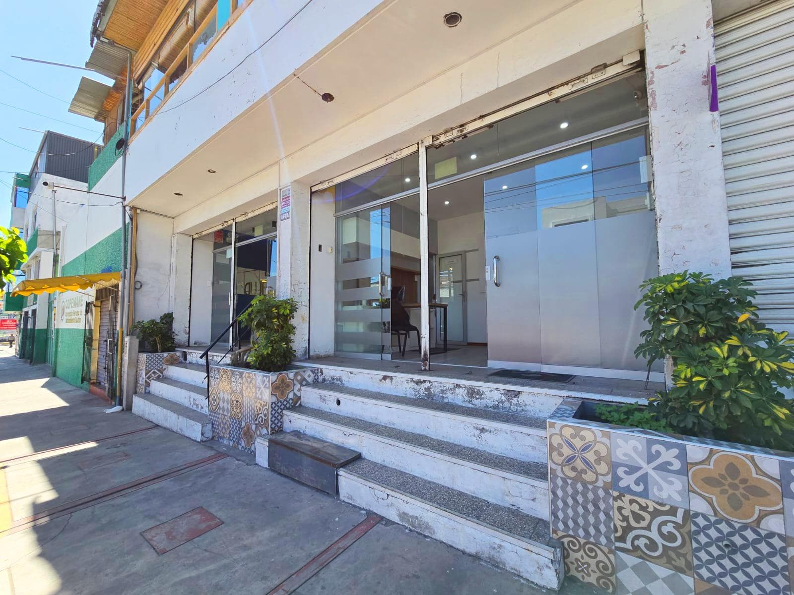 ALQUILA POLICLÍNICO OPERATIVO CERCA DEL HOSPITAL ESCOMEL - 2