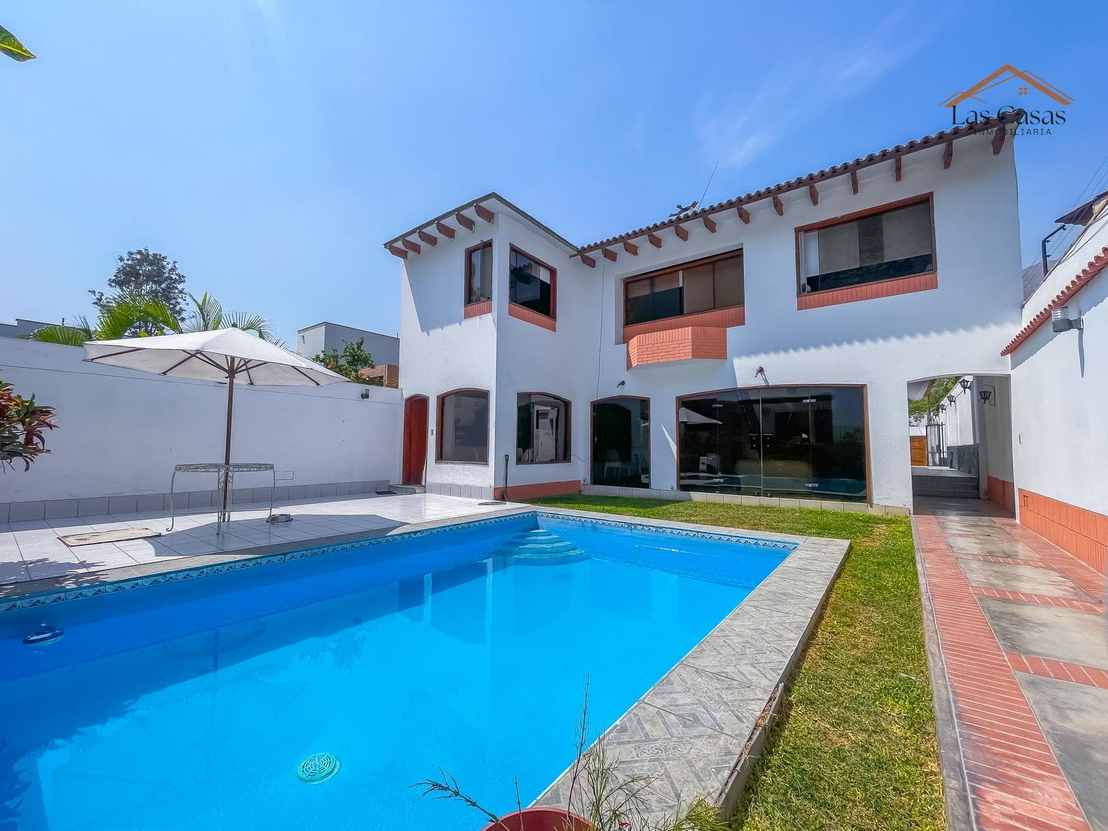 CONDOMINIO DE 2 CASAS EN VENTA - 1