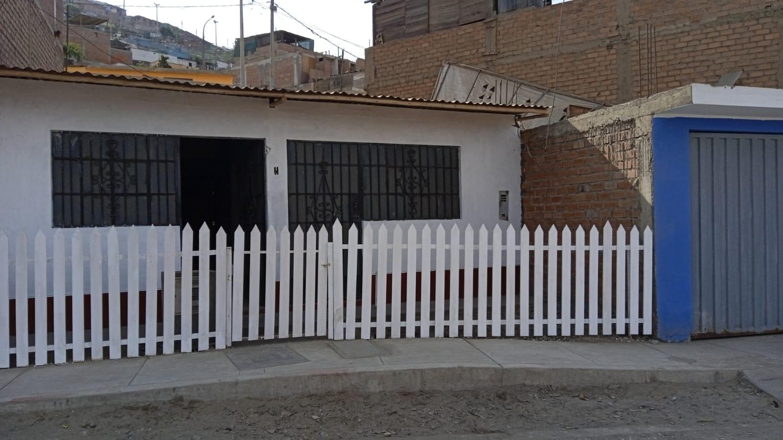 CASA EN VENTA COMO TERRENO EN ZAPALLAL VENTANILLA - 1