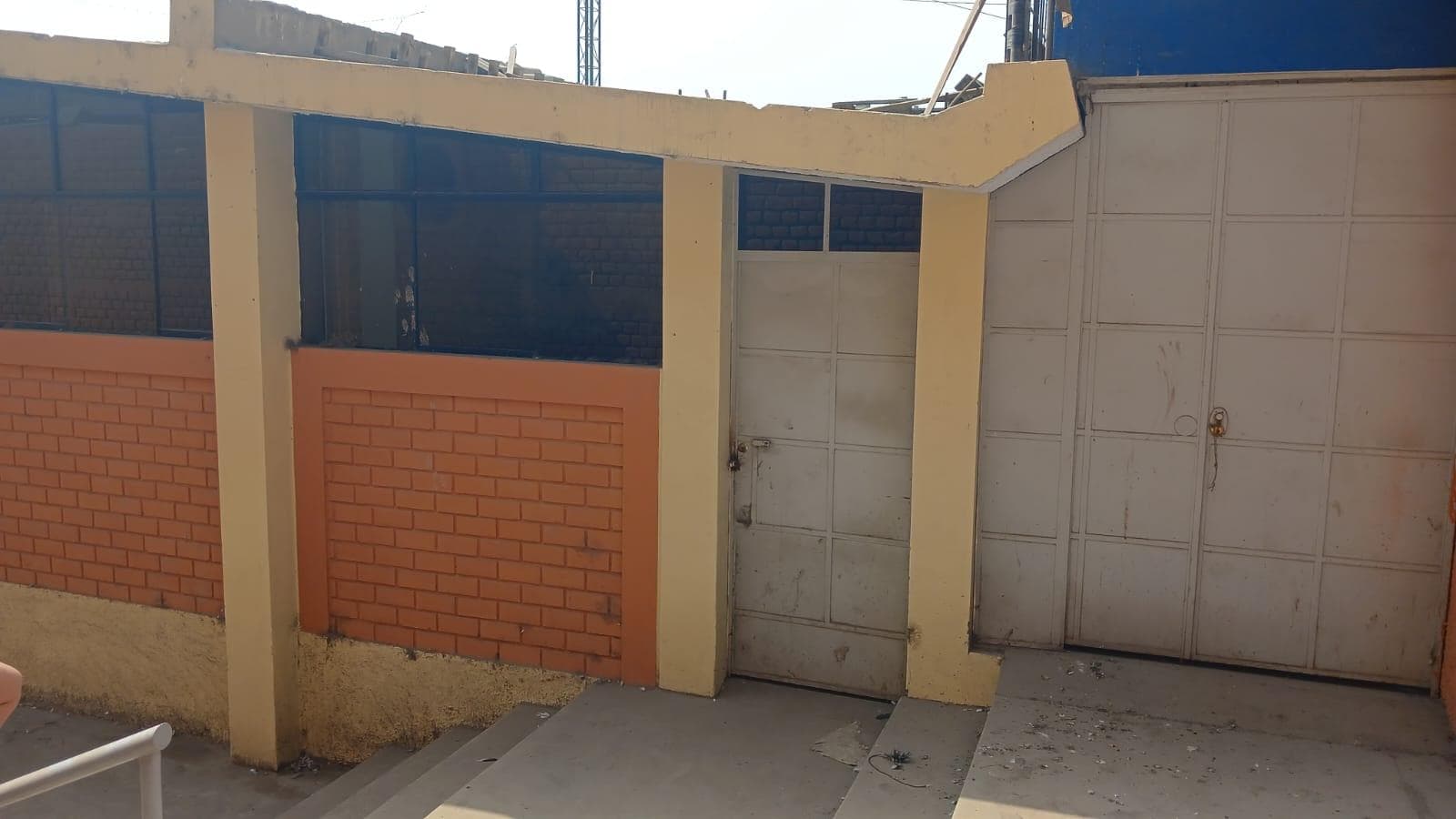 Local en alquiler al costado de Centro Deportivo en zona comercial de Comas - 1