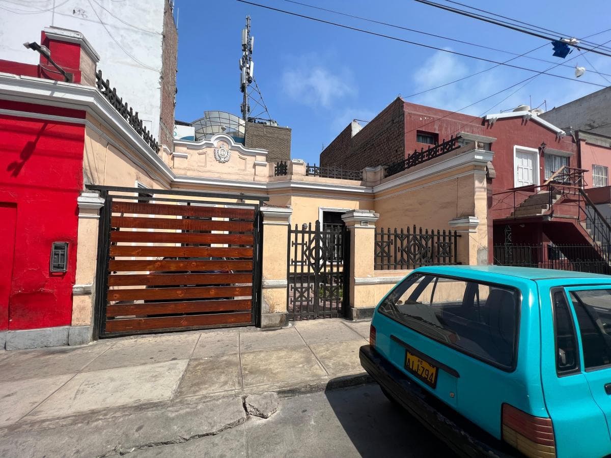 Esquina de Bolognesi y Libertad (160 m2) - 1