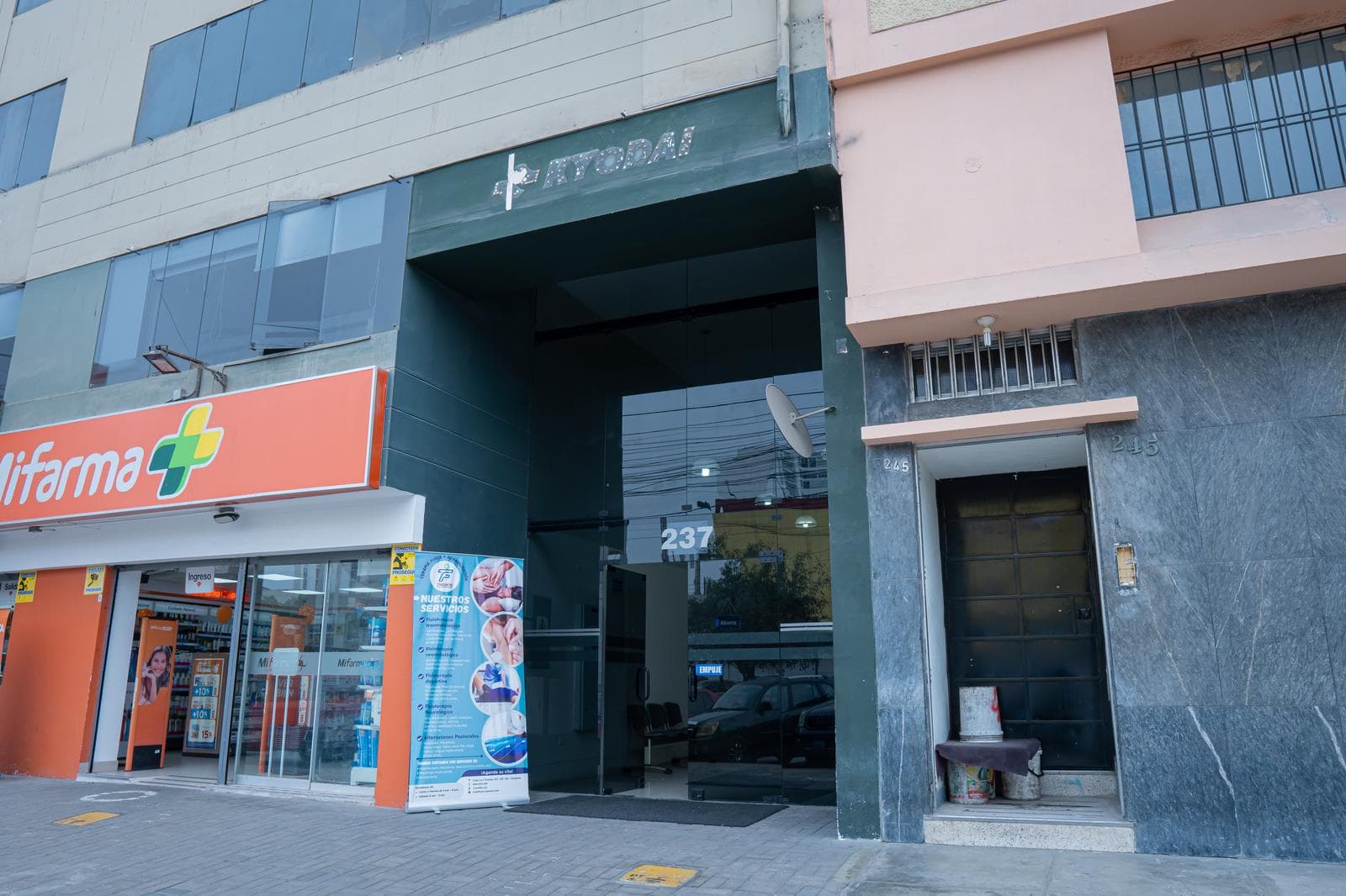 Oficina en el limite de San Isidro con Surquillo - 1