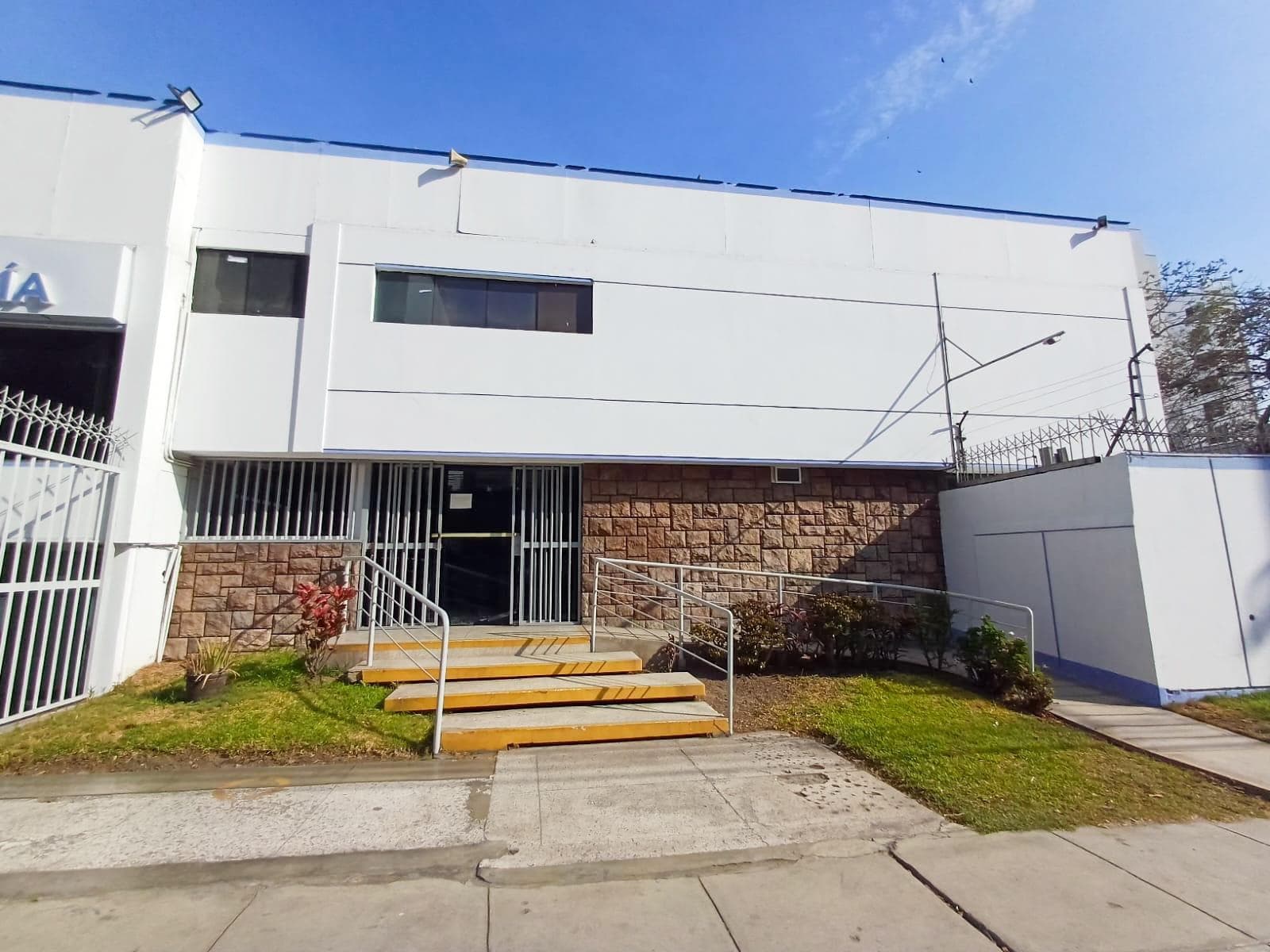 ¡Amplio Local En Alquiler En El Corazón De Jesús María! - 1