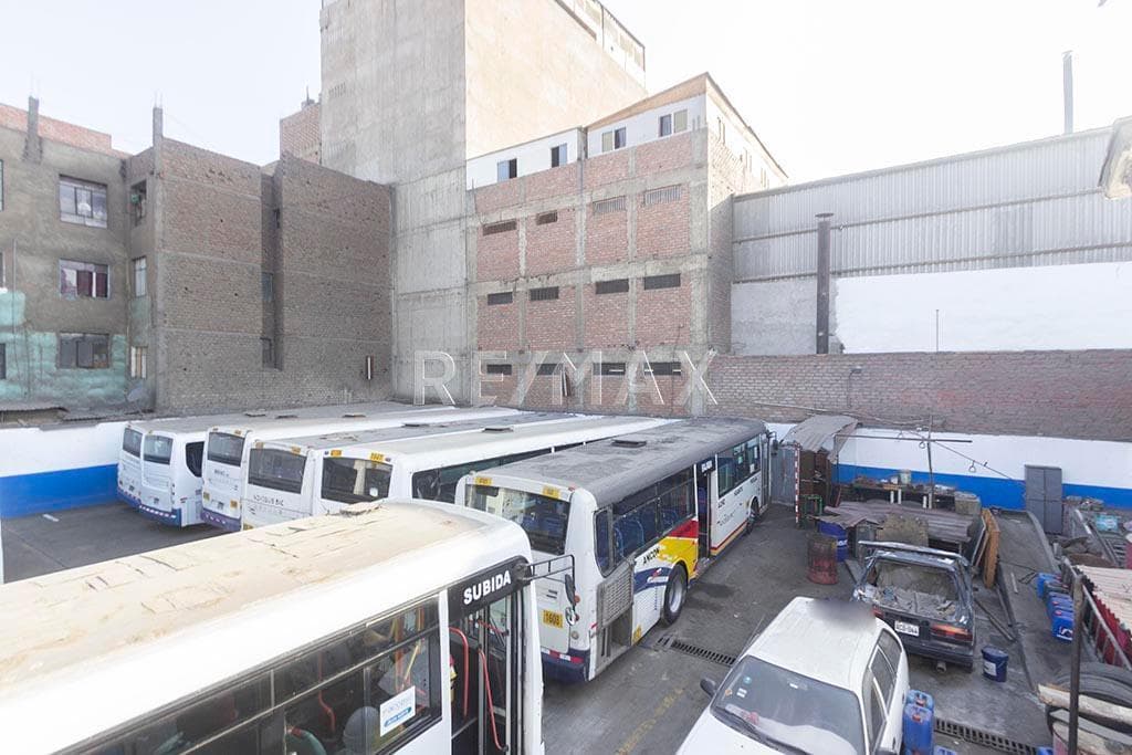 ¡SE VENDE LOCAL COMERCIAL EN AVENIDA AVIACION 1172, LA VICTORIA! - 2