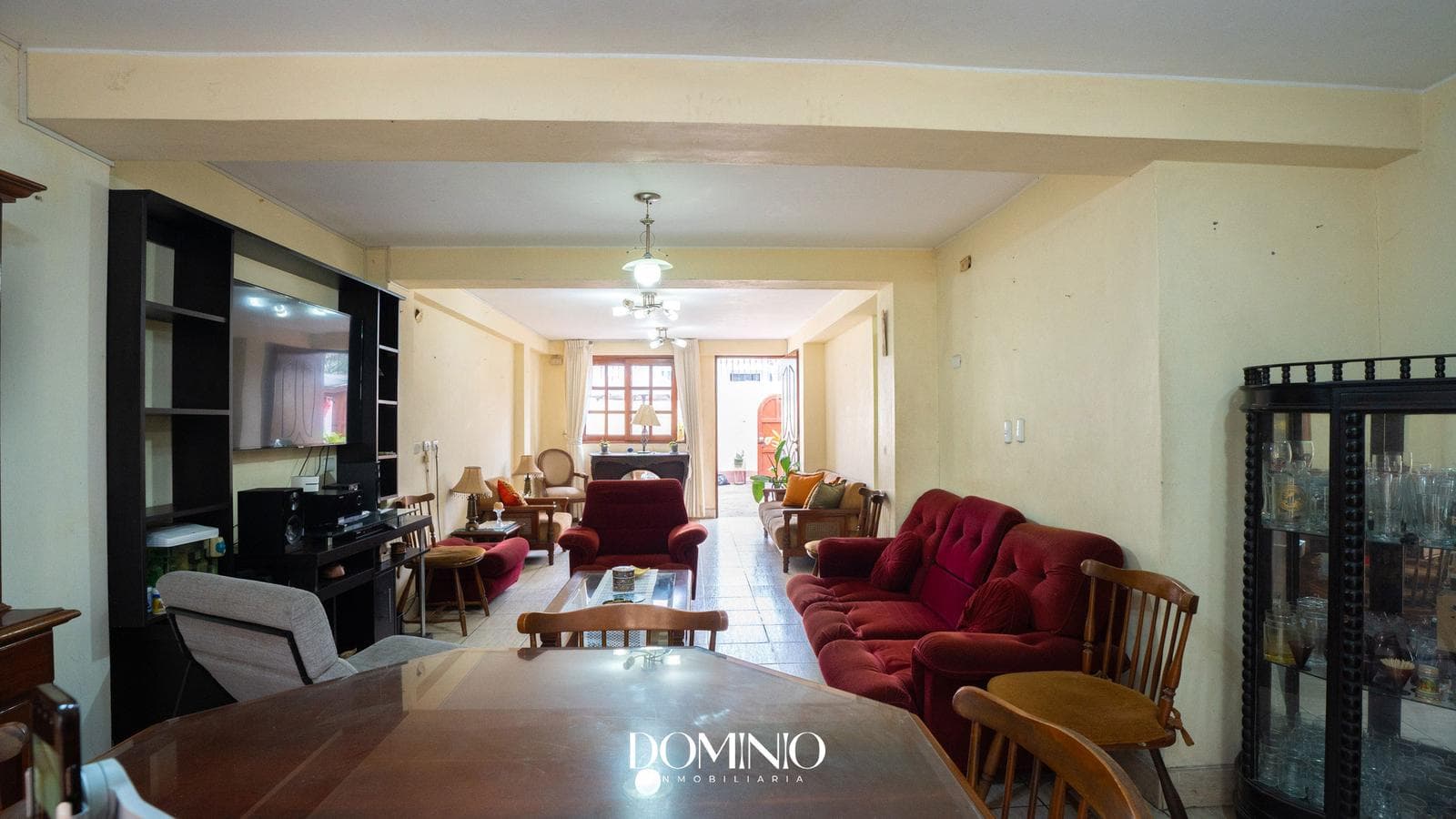 Casa en zona comercial - 1