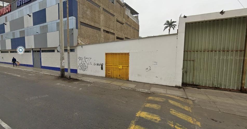 Local en Venta - Av. Benavides - Frente a Metro de Bellavista - 2