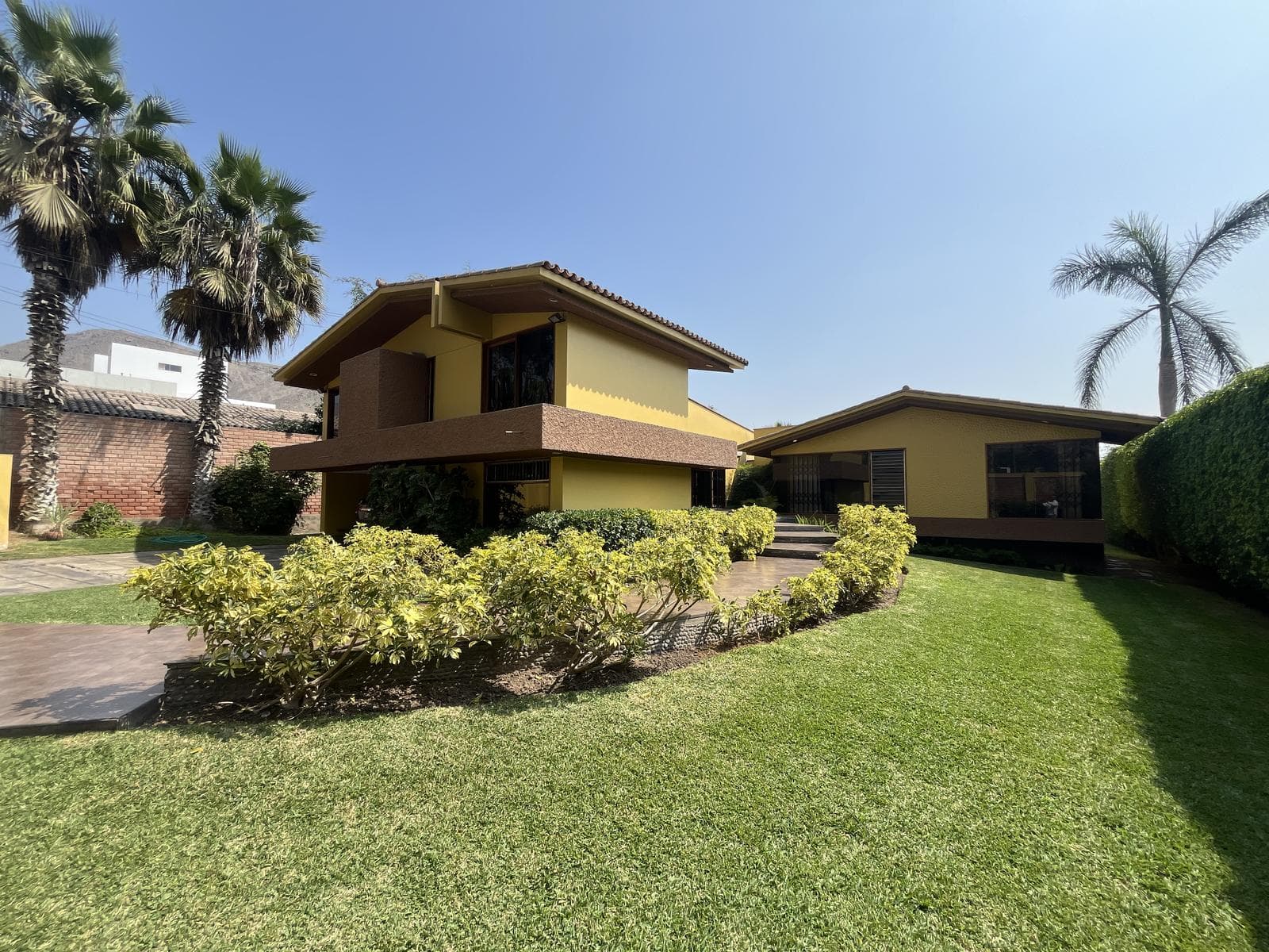 AMPLIA RESIDENCIA DE LOS AÑOS 70 EN VENTA EN RINCONADA DEL LAGO - 1