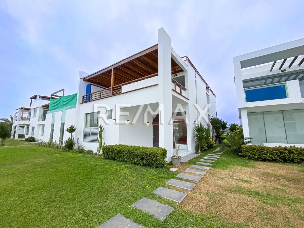 Exclusiva Venta De Casa De Playa – Club Las Arenas (Cuarta Fila, Letra D) - 1