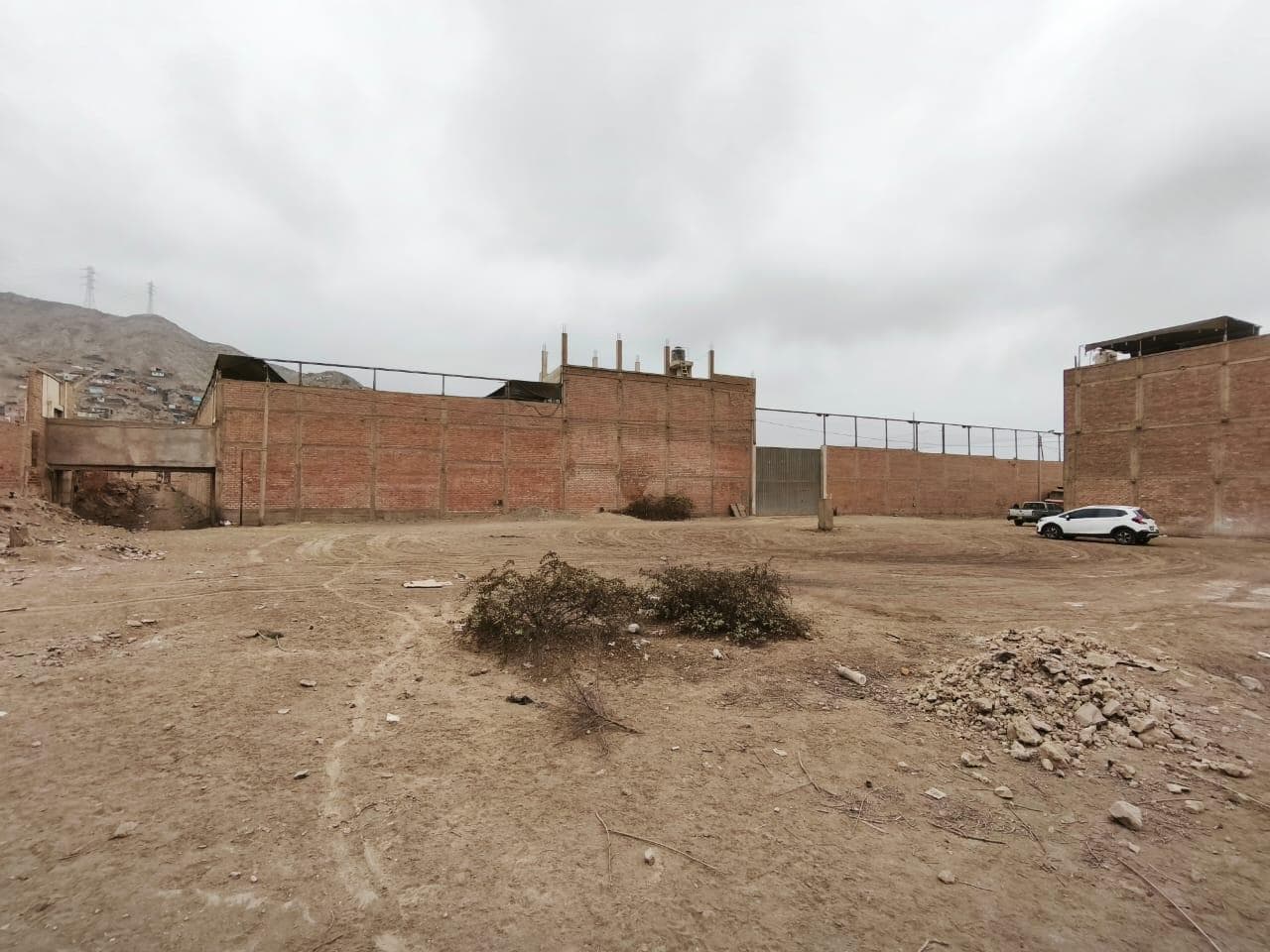 “Propiedad Multifuncional De 3,850 M² En Lurigancho – Complejo Deportivo Con Edificaciones. - 1