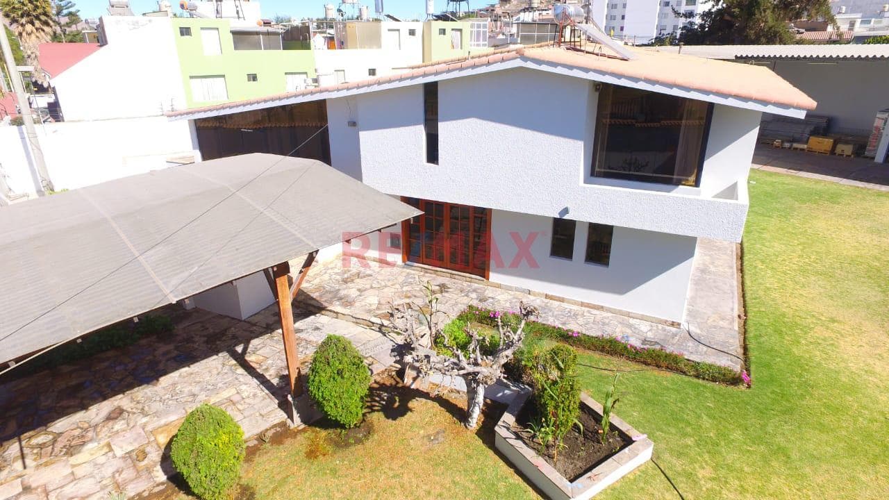 ¡Preciosa Y Exclusiva Casa En Venta – Urb. El Palacio, Sachaca! - 1