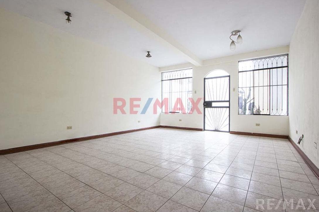 ¡Tu Nuevo Hogar Te Espera! Amplio Departamento En Excelente Ubicación - 1