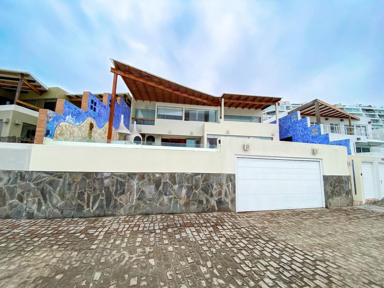 Vendo Hermosa Casa Frente Al Mar Primera Fila En Punta Hermosa - 1