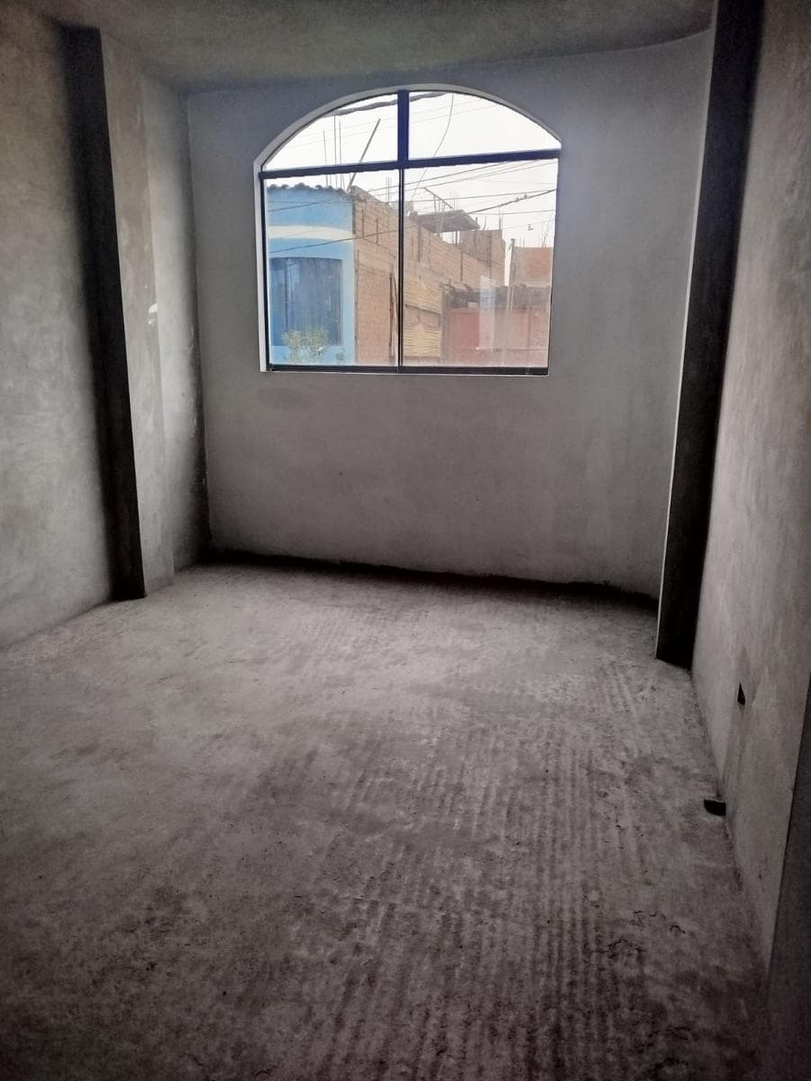 Venta de amplia casa en Carabayllo - 2