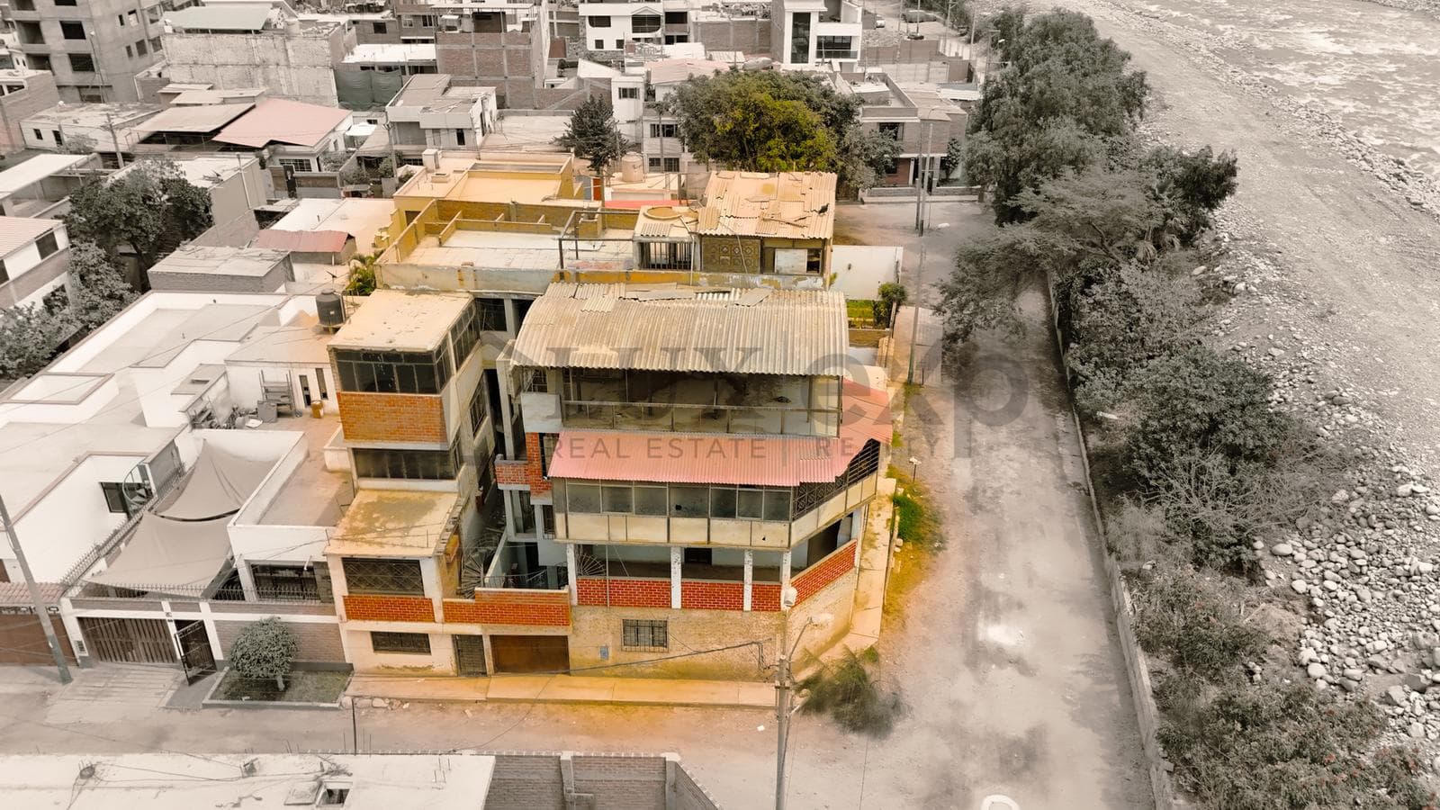 Casa como Terreno en venta en Chaclacayo - 1