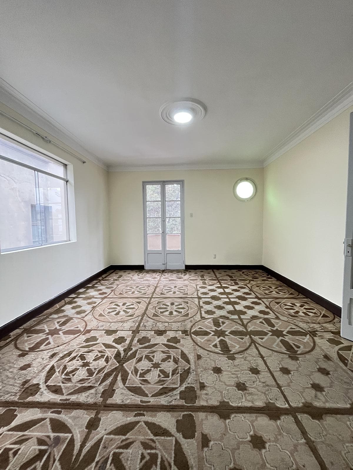 ALQUILO AMPLIA OFICINA DE 220M2 EXCELENTE UBICACION EN JESUS MARIA - 1