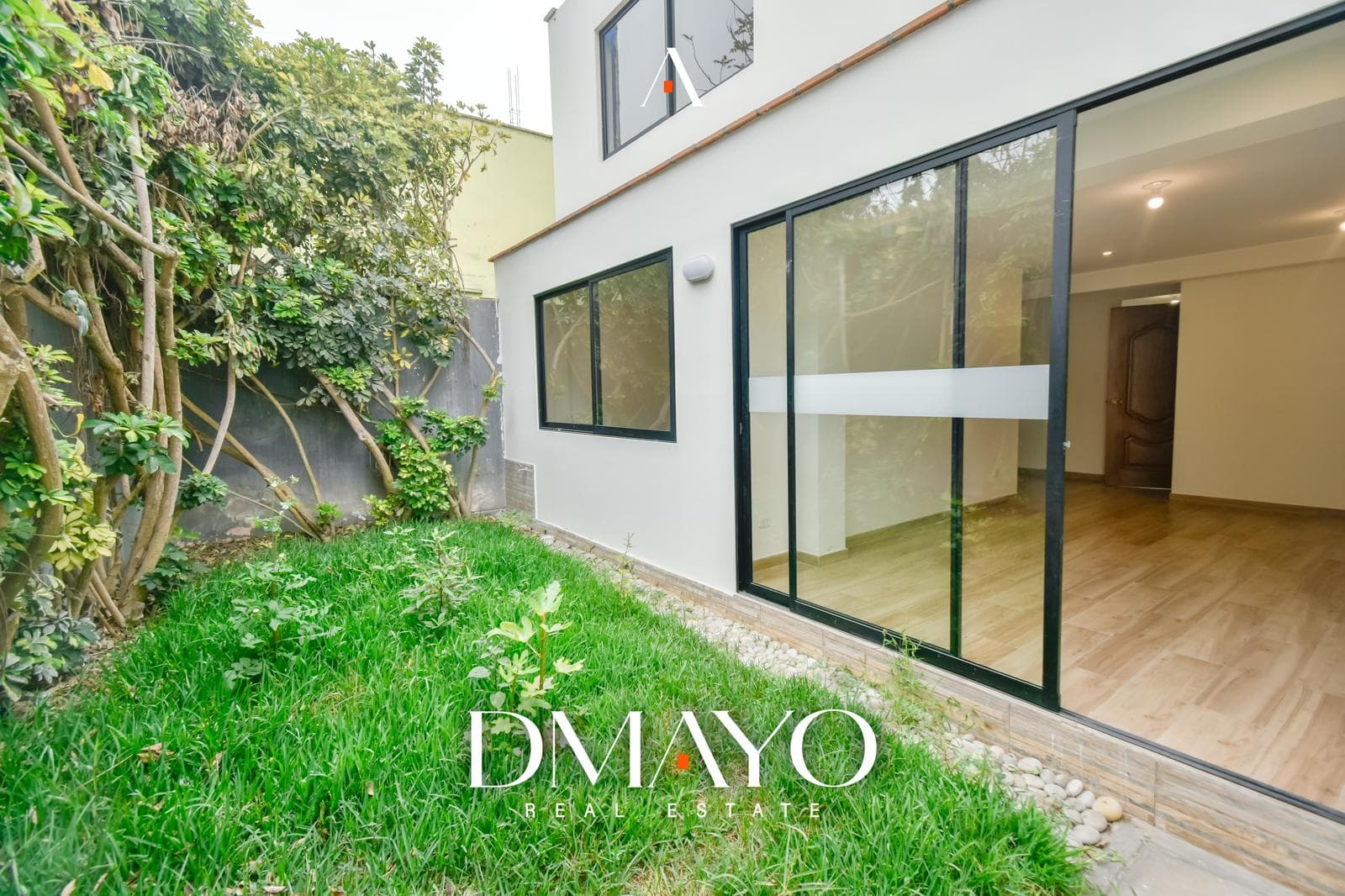 Venta de Casa Remodelada 2 Pisos en Surquillo – Límite con San Isidro - 1