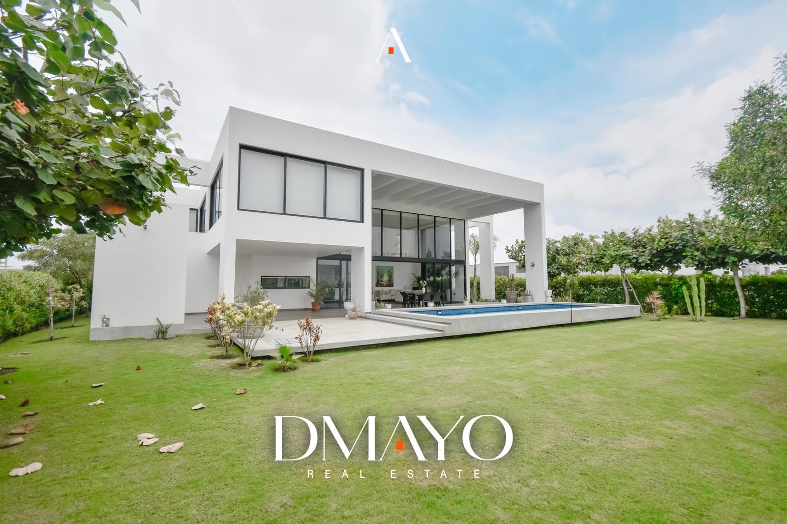 CASA EN VENTA EN "ASIA GOLF", DOS PISOS, PISCINA, TERRAZA, 5 DORM, Y LINDA VISTA AL GOLF!! - 1