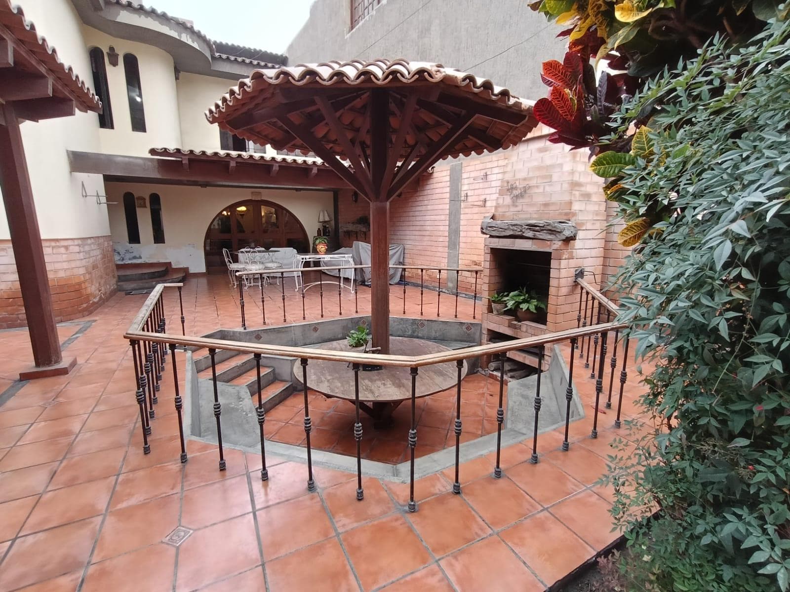 BAJÓ DE PRECIO! CASA DE 3 PISOS EN LA MOLINA, 4 DORMITORIOS, 317M2 - 1