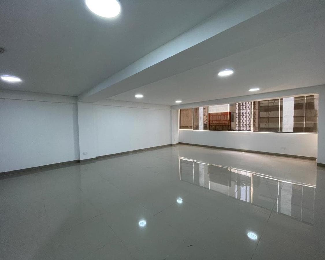 SE VENDE OFICINA EN CENTRO EMPRESARIAL JESUS MARIA ID: 3 6 5 9 2 - 1