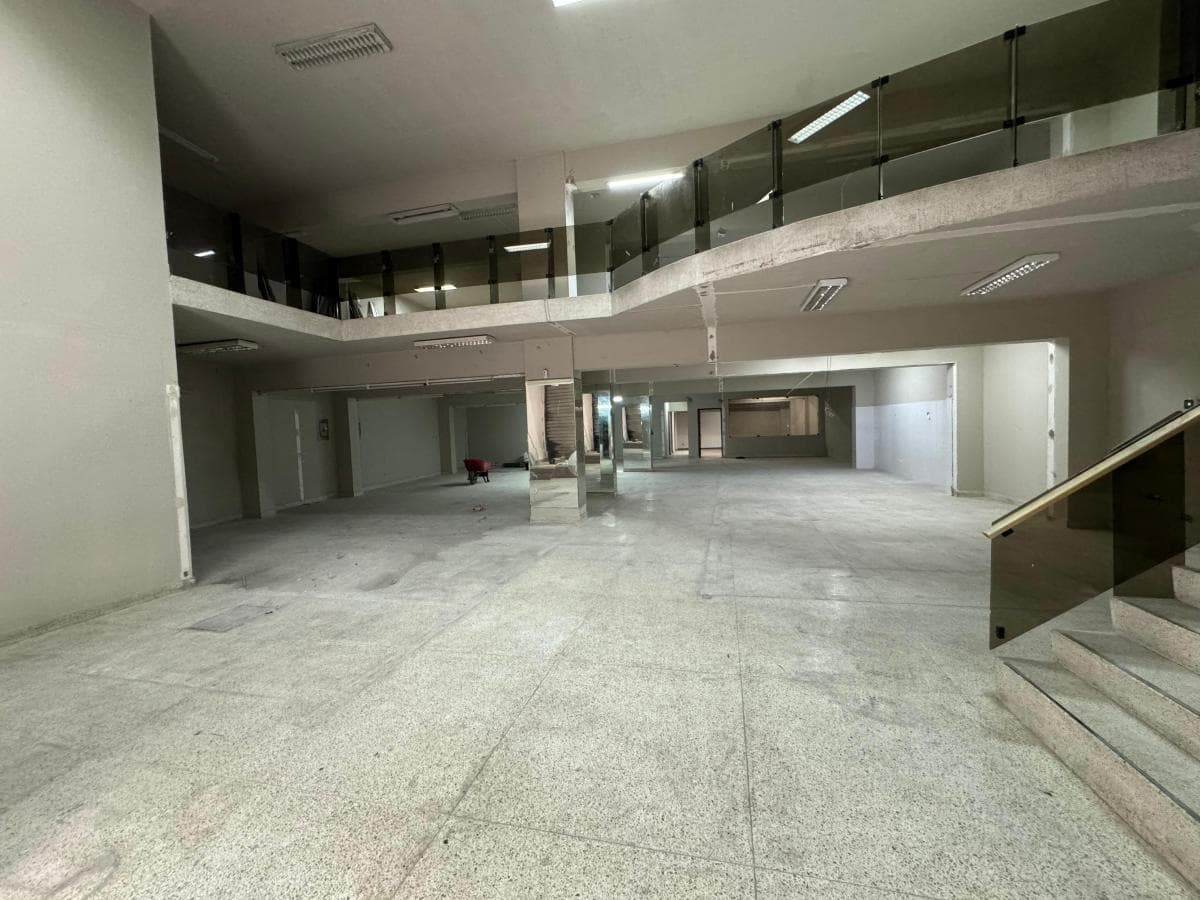 SE ALQUILA EDIFICIO COMERCIAL 6 PISOS EN AV. NICOLÁS DE PIÉROLA ID: 2 8 2 4 4 - 1