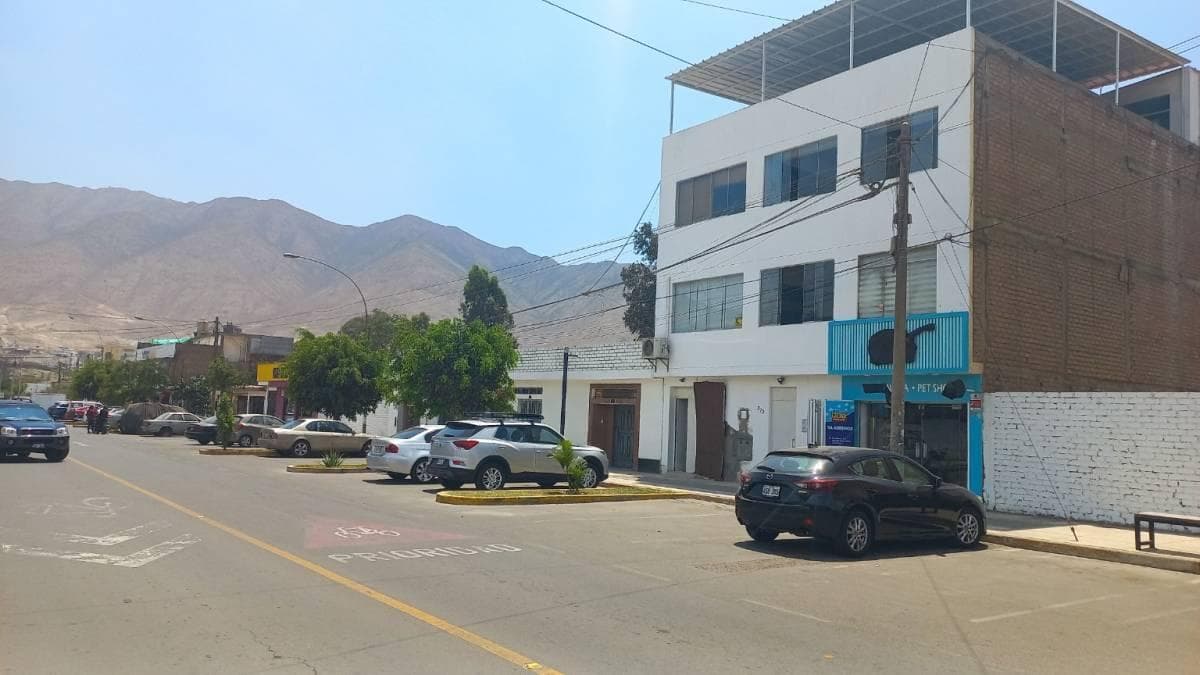 OFICIA EN ALQUILER CON VISTA A PARQUE 66m² 2do PISO EN URB. EL SOL DE LA MOLINA - 2