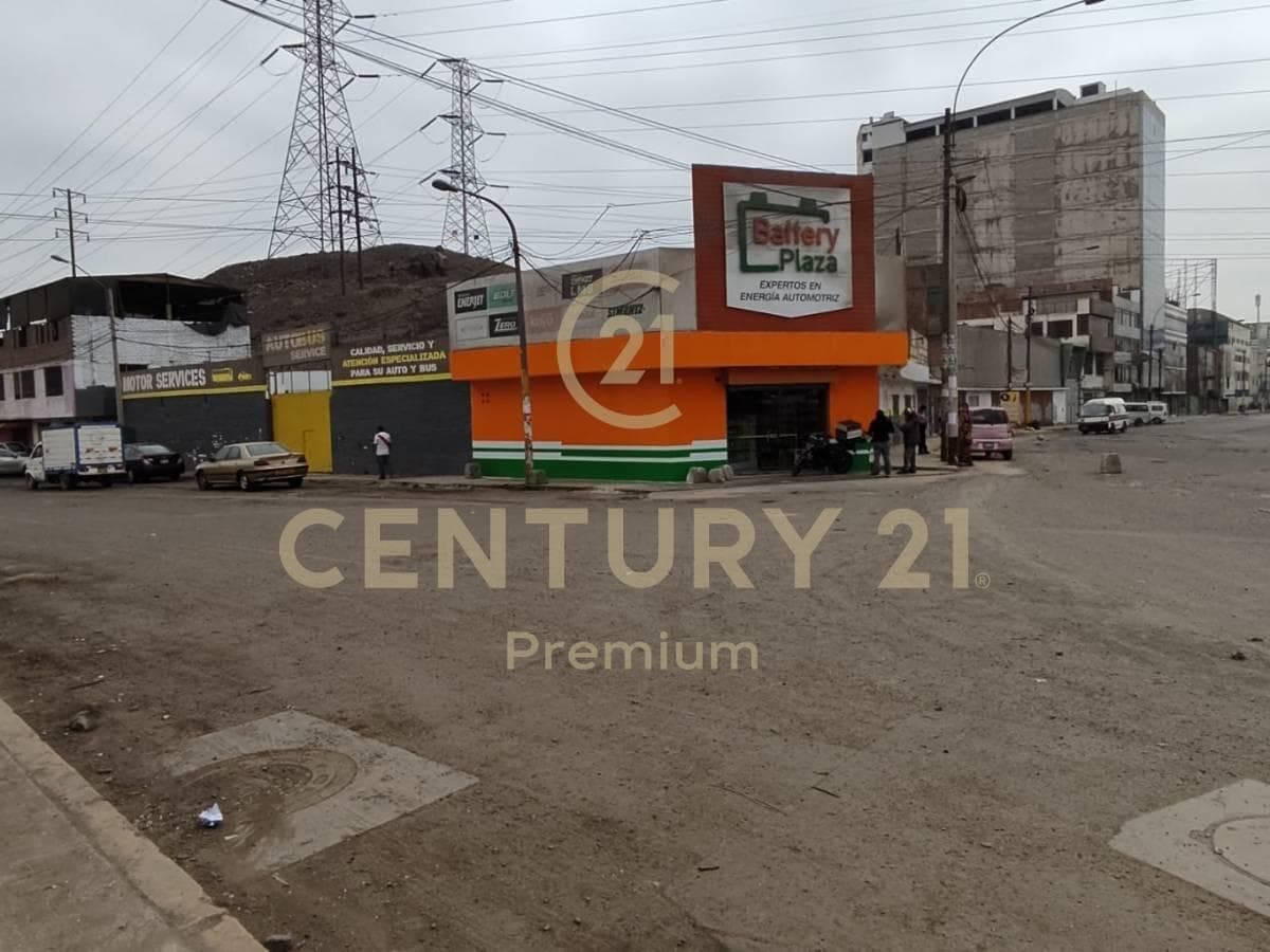 VENTA DE LOCAL COMERCIAL AL FRENTE DE MEGA PLAZA ID: 2 2 3 2 9 - 1