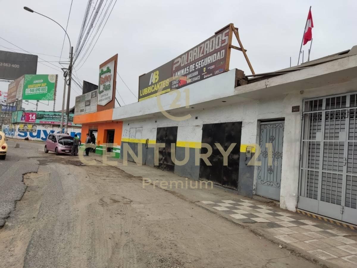 VENTA DE LOCAL COMERCIAL AL FRENTE DE MEGA PLAZA ID: 2 2 3 2 9 - 2